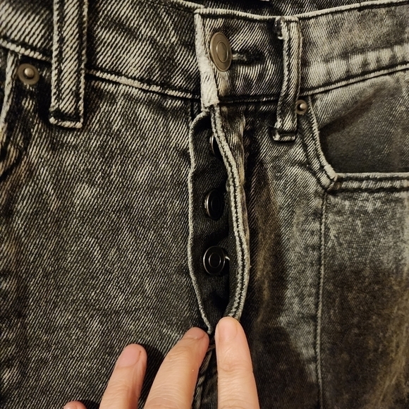 SO Super High Rise Straight 0/24W Black Acid Wash Slit Front Ankles Cropped Jean - Picture 6 of 10